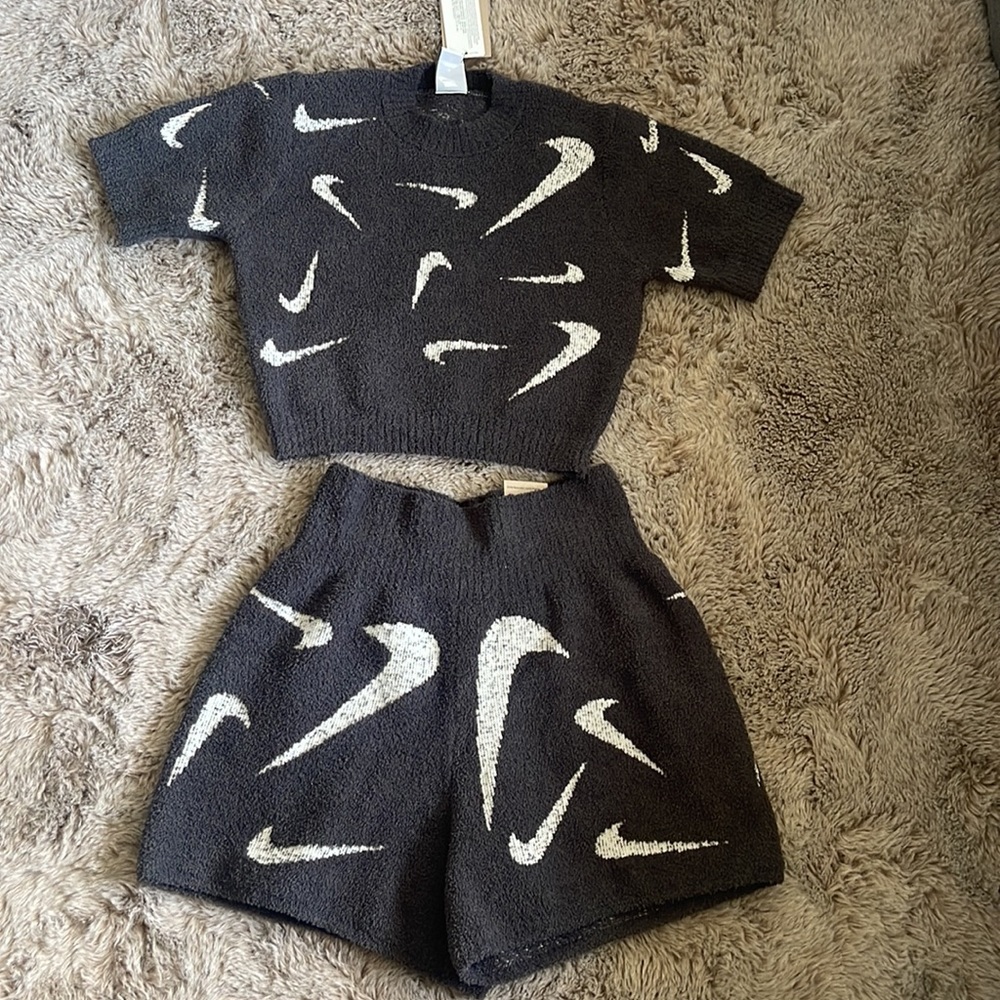 Women’s Nike Fuzzy 2pc Set